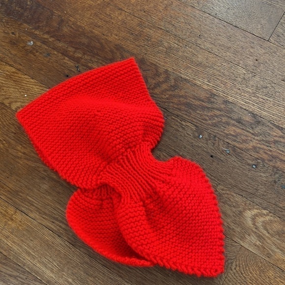 Handmade cherry red slip knot sledding scarf - Picture 4 of 4